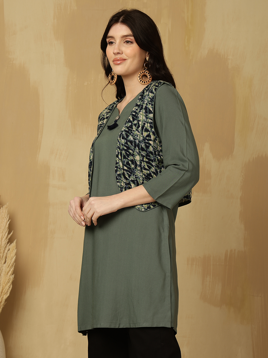 Noir Echo Layered Kurta Olive